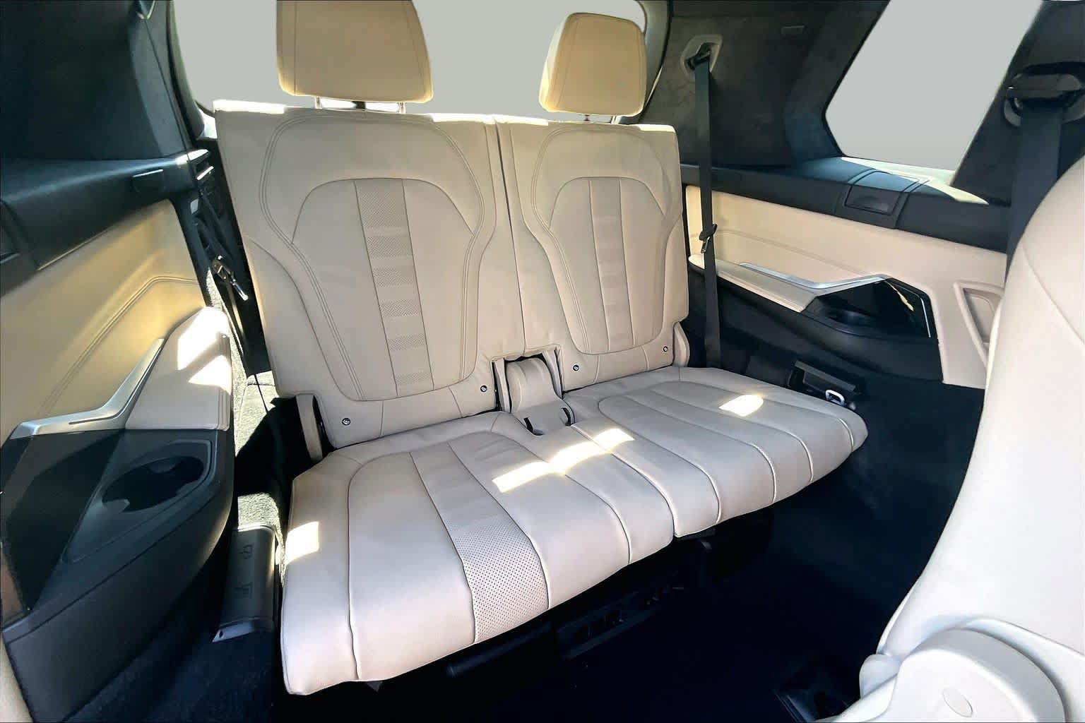 Used 2022 BMW X7 xDrive40i w/ Premium Package AWD/4WD image 23
