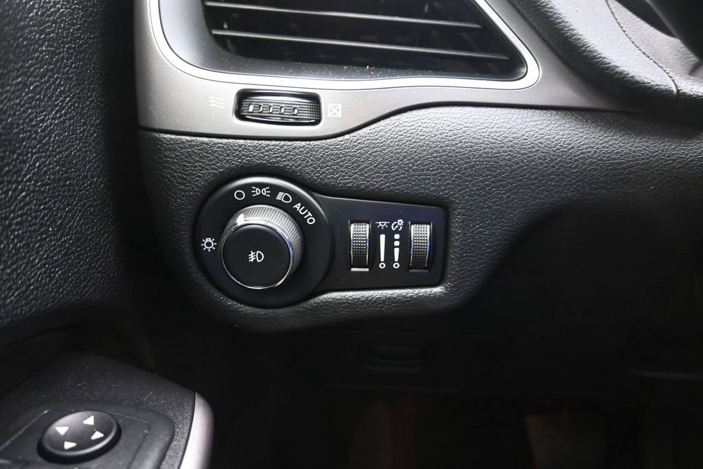Used 2021 Jeep Cherokee Latitude Lux AWD/4WD image 18