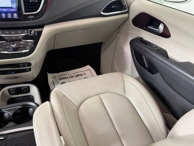Used 2019 Chrysler Pacifica Limited w/ Advanced Safetytec Group FWD image 29