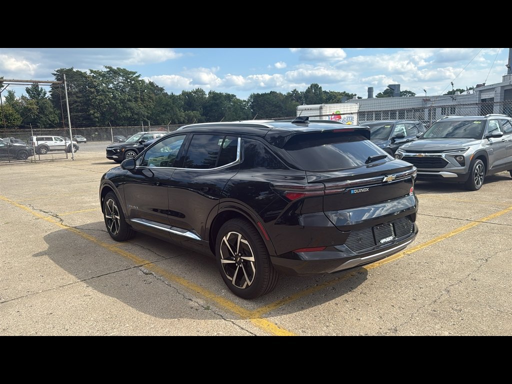 New 2025 Chevrolet Equinox EV LT FWD image 4