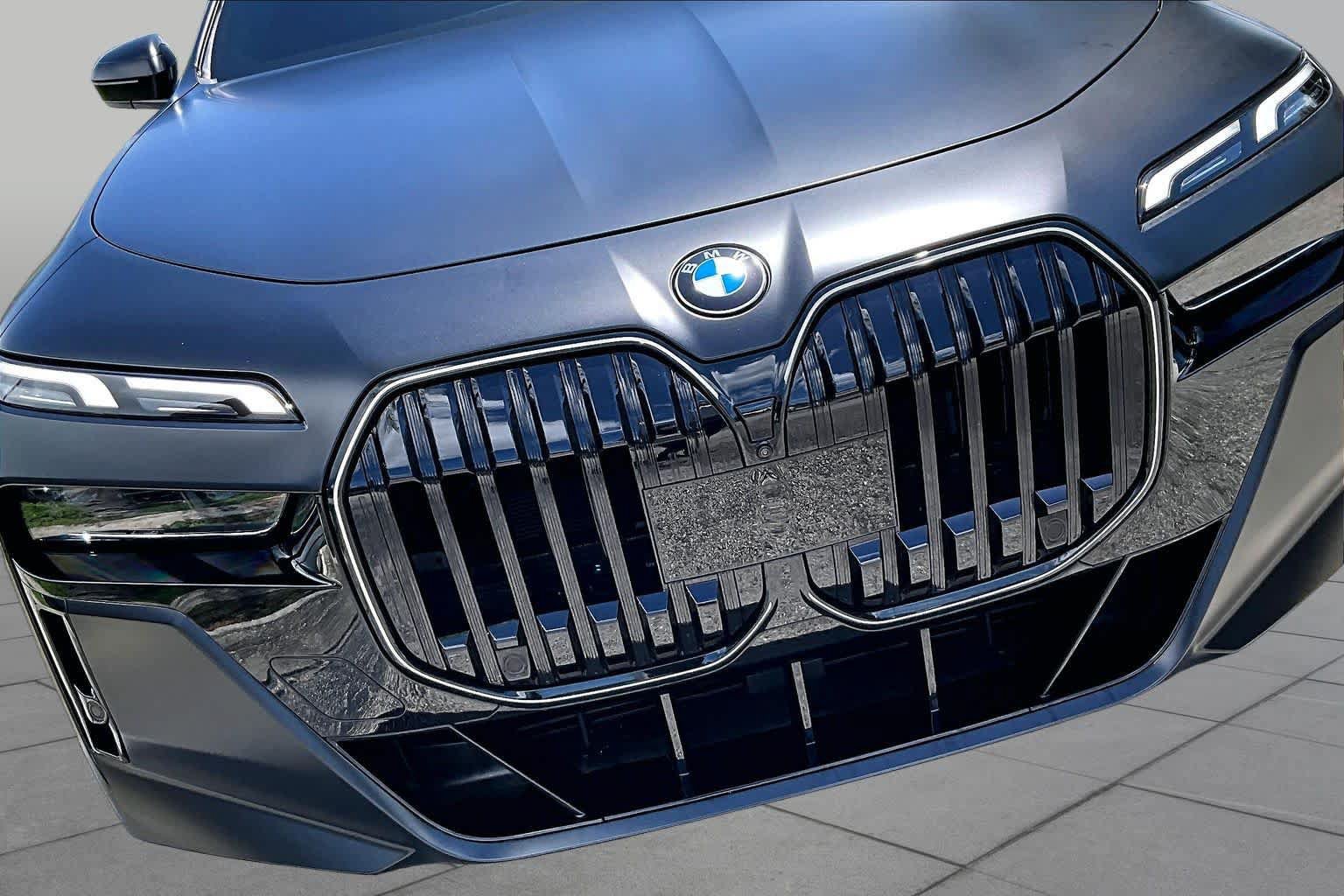 Used 2024 BMW 760i xDrive AWD/4WD image 29