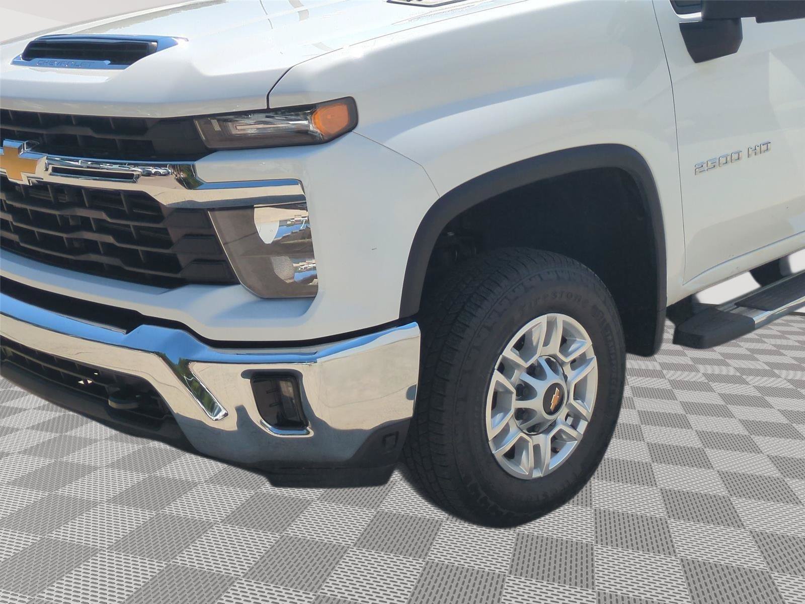 Used 2025 Chevrolet Silverado 2500 LT w/ Convenience Package AWD/4WD image 9