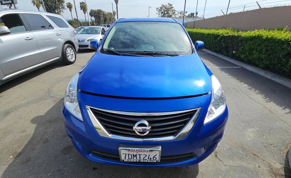 Used 2014 Nissan Versa SV image 2