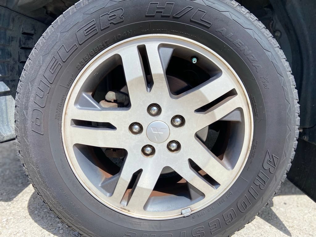 Used 2004 Mitsubishi Endeavor XLS AWD/4WD image 9