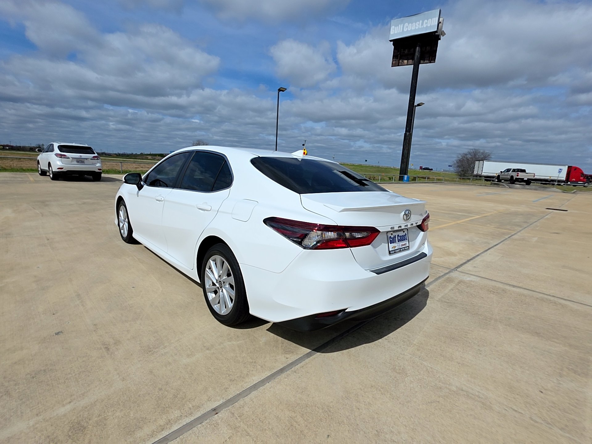 Used 2023 Toyota Camry LE image 5
