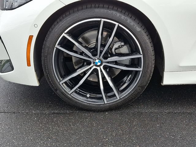 Used 2024 BMW 330i Sedan w/ M Sport Package RWD image 4