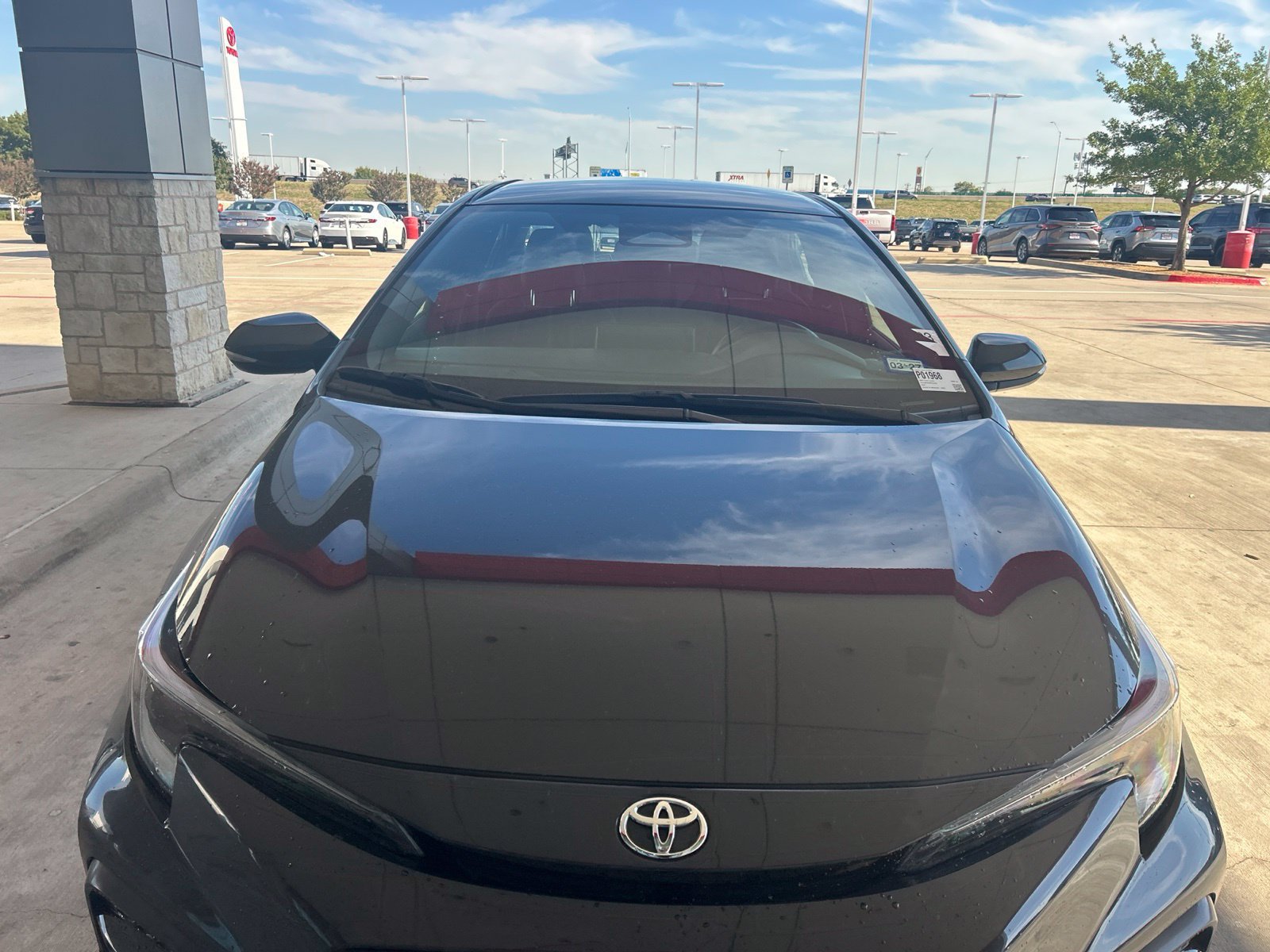 Used 2025 Toyota Corolla SE FWD image 3