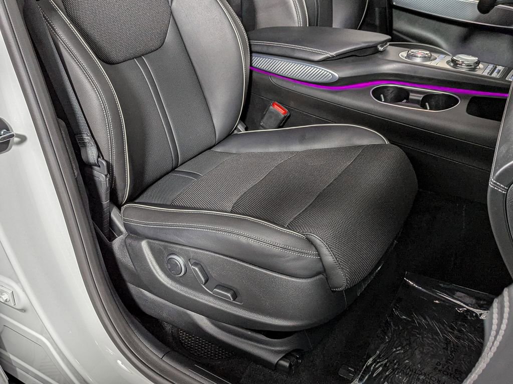 Used 2023 Genesis GV70 2.5T w/ Sport Prestige Package image 27