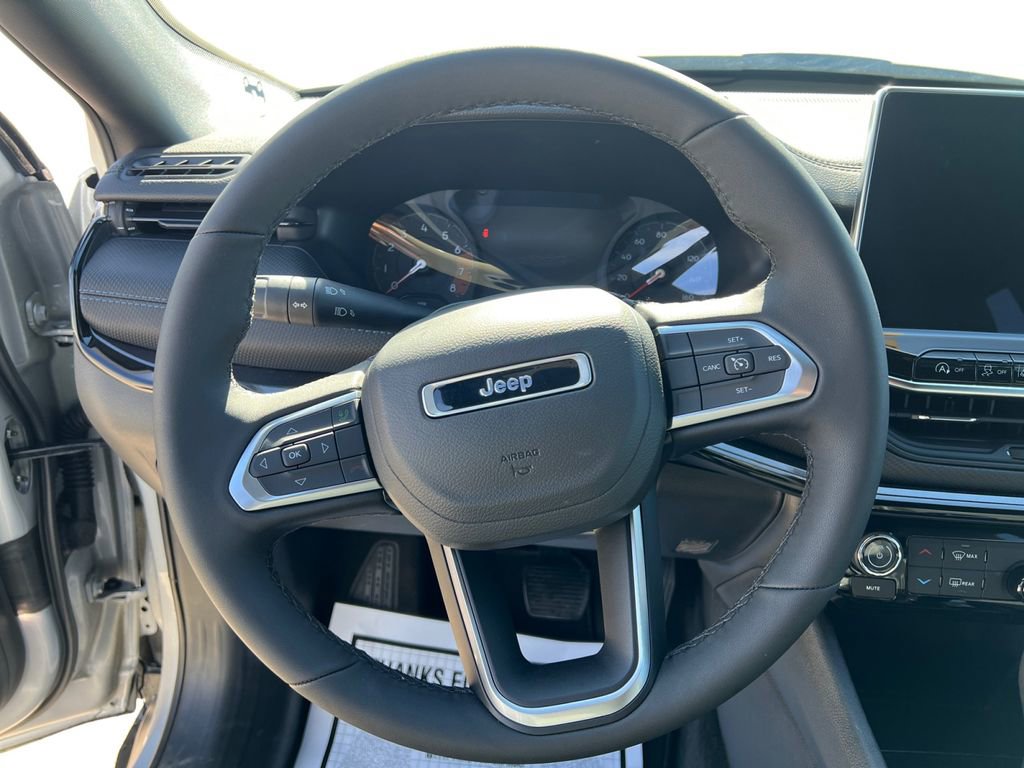 New 2026 Jeep Compass Latitude image 12