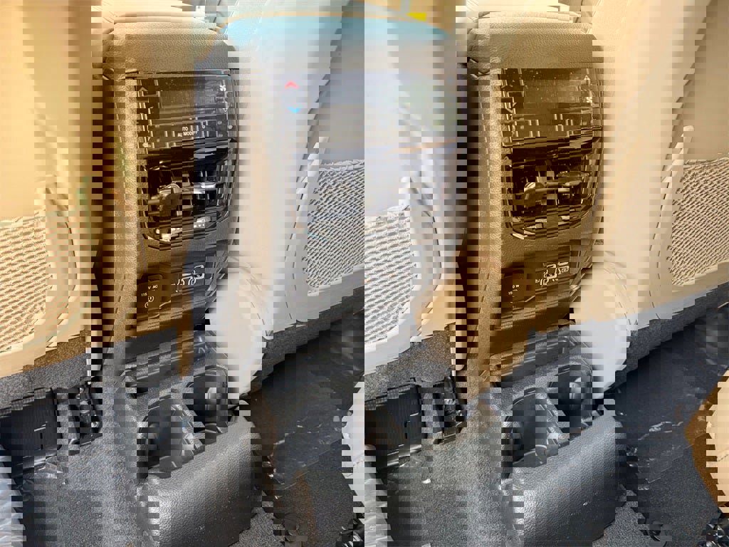 New 2025 Jeep Grand Cherokee L Limited w/ Black Appearance Package image 19