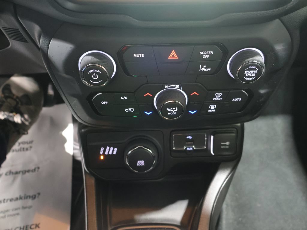 Certified 2023 Jeep Renegade Latitude w/ Premium Group AWD/4WD image 31