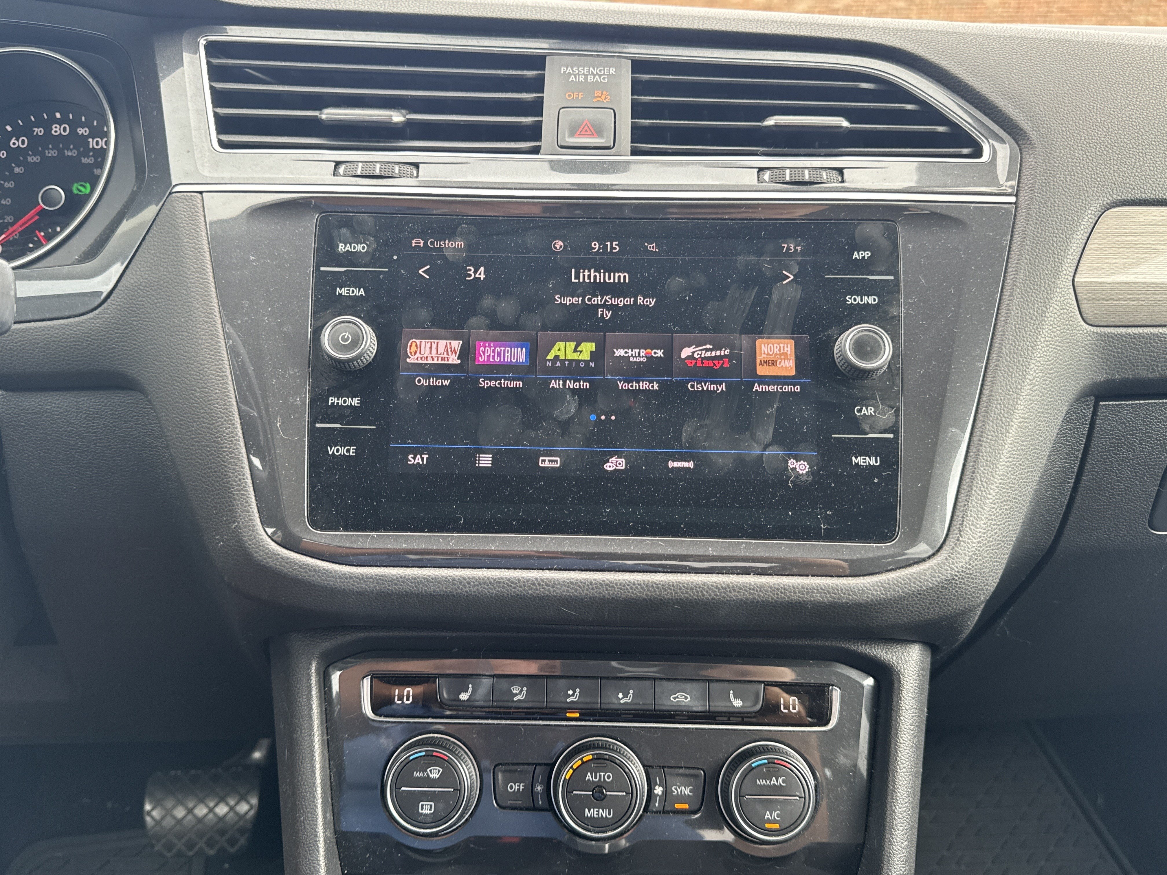 Used 2020 Volkswagen Tiguan SE AWD/4WD image 18