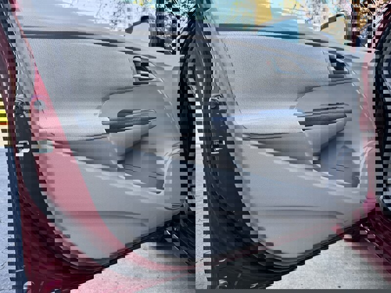 Used 2010 Honda Insight EX image 30