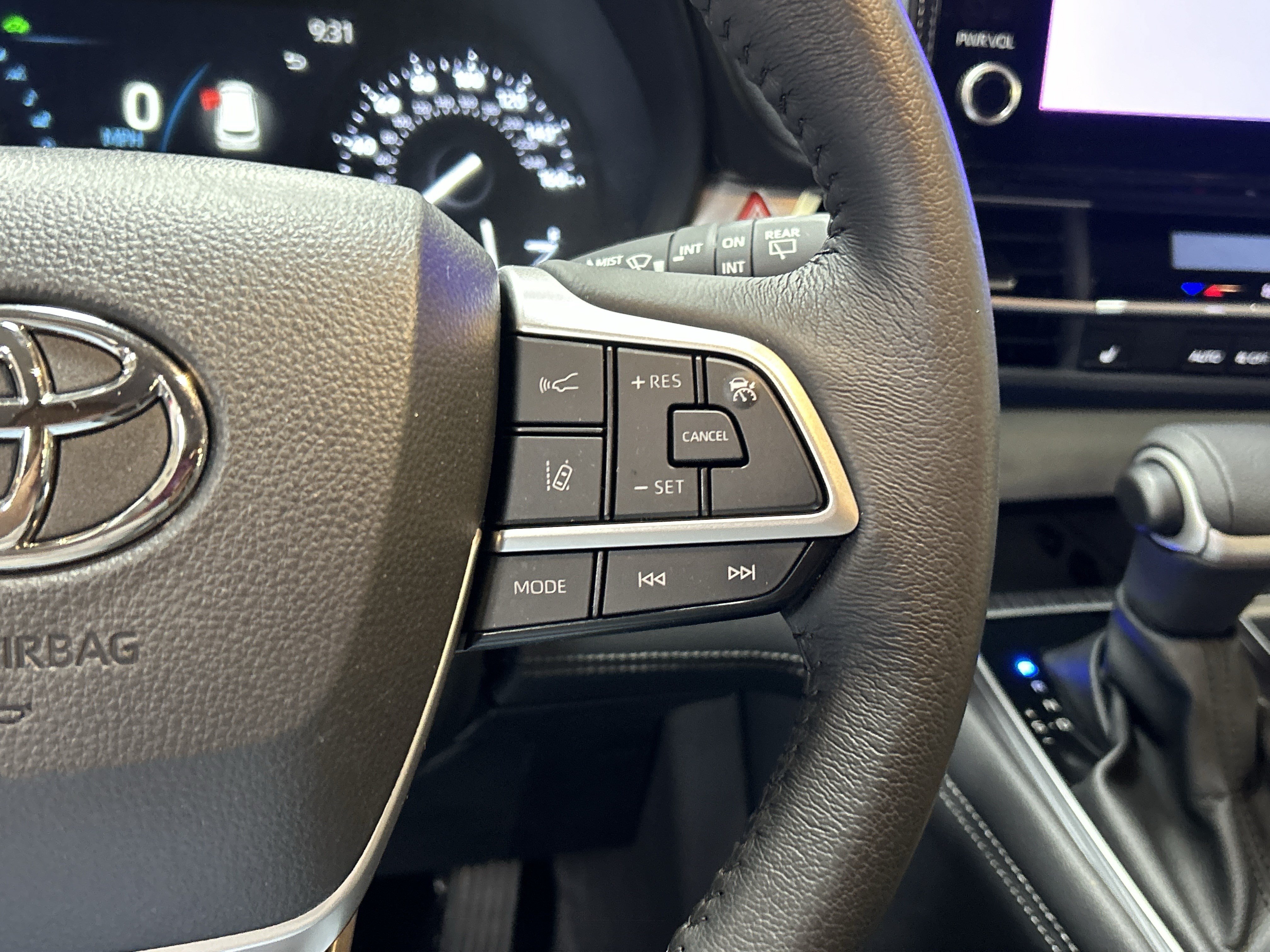 Certified 2025 Toyota Sienna XLE FWD image 20