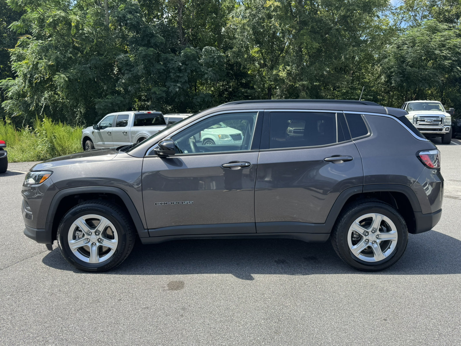 Used 2024 Jeep Compass Latitude AWD/4WD image 8
