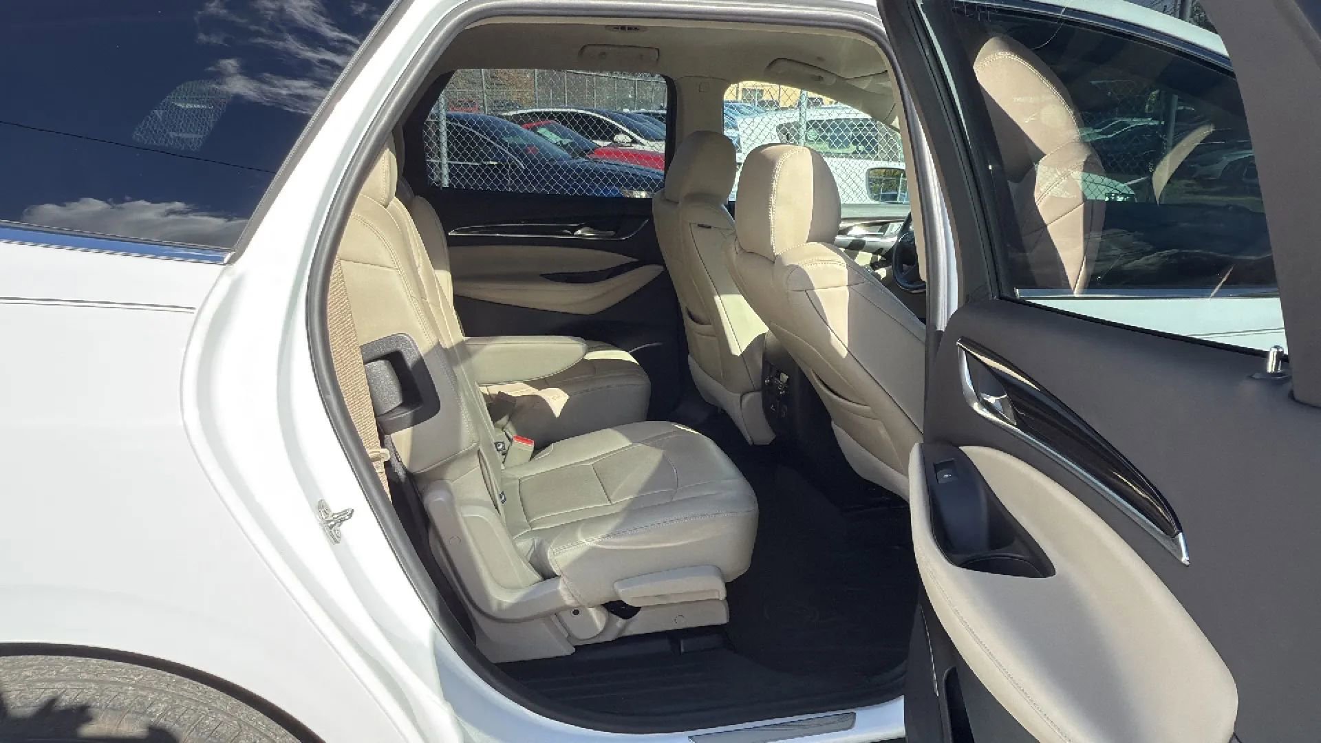 Used 2019 Buick Enclave Essence image 25