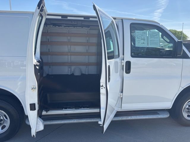 Used 2024 Chevrolet Express 2500 w/ Driver Convenience Package RWD image 15