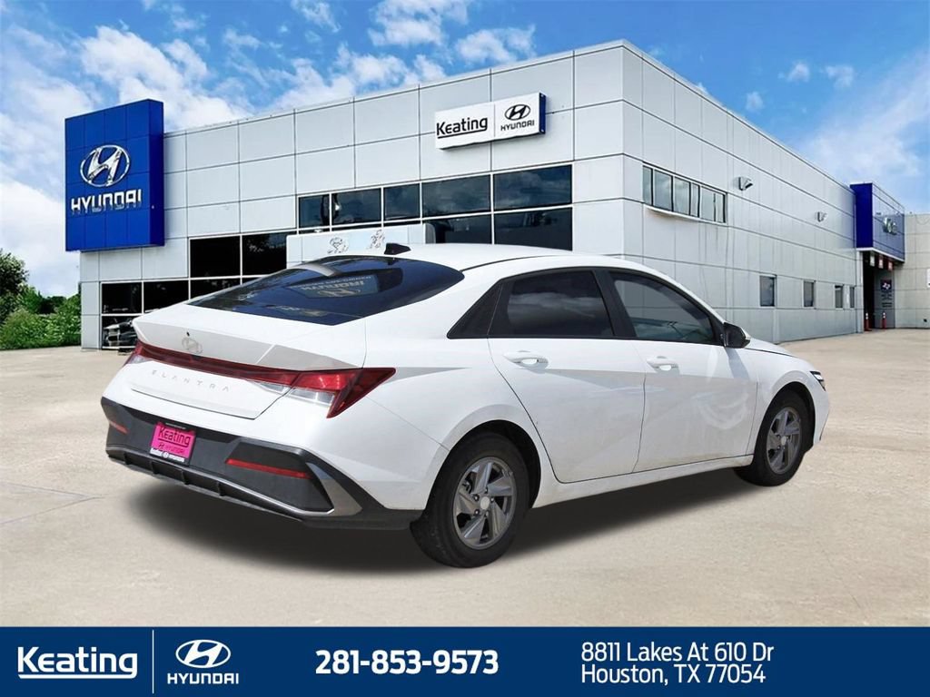 Used 2025 Hyundai Elantra SE FWD image 5