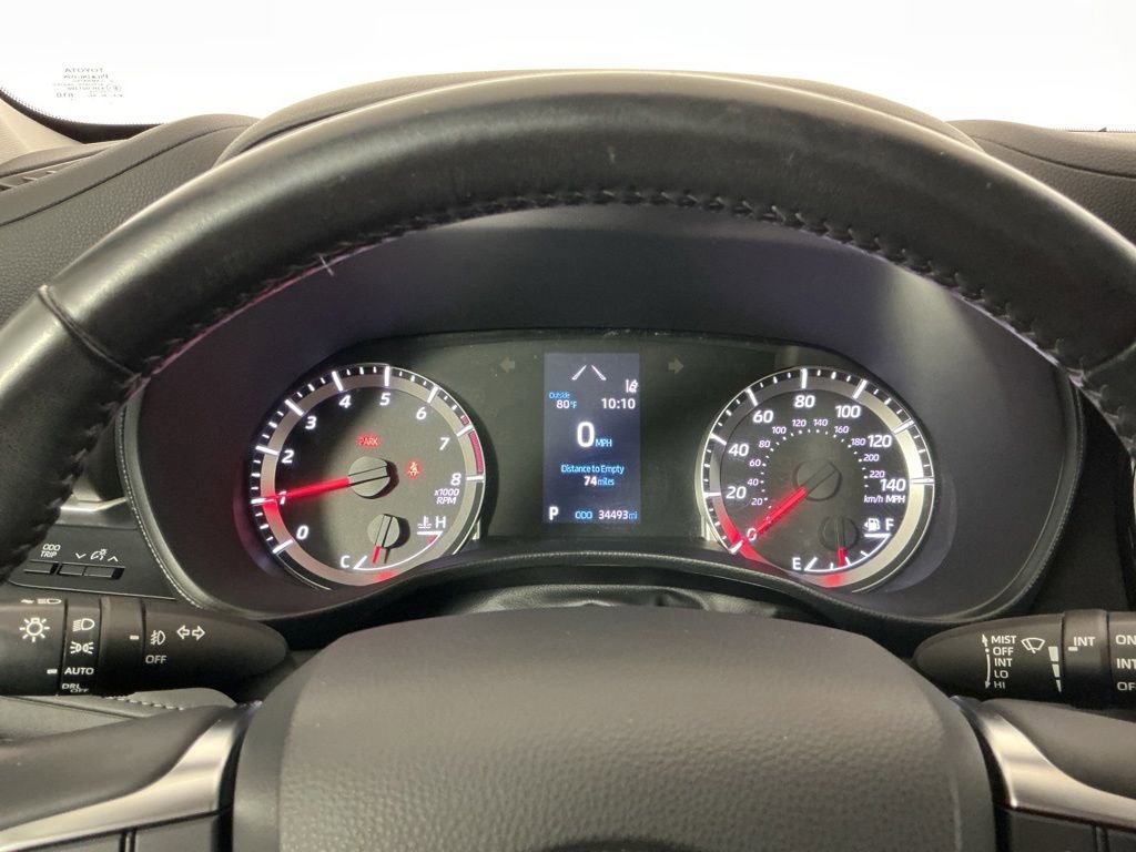 Used 2021 Toyota Highlander LE FWD image 13