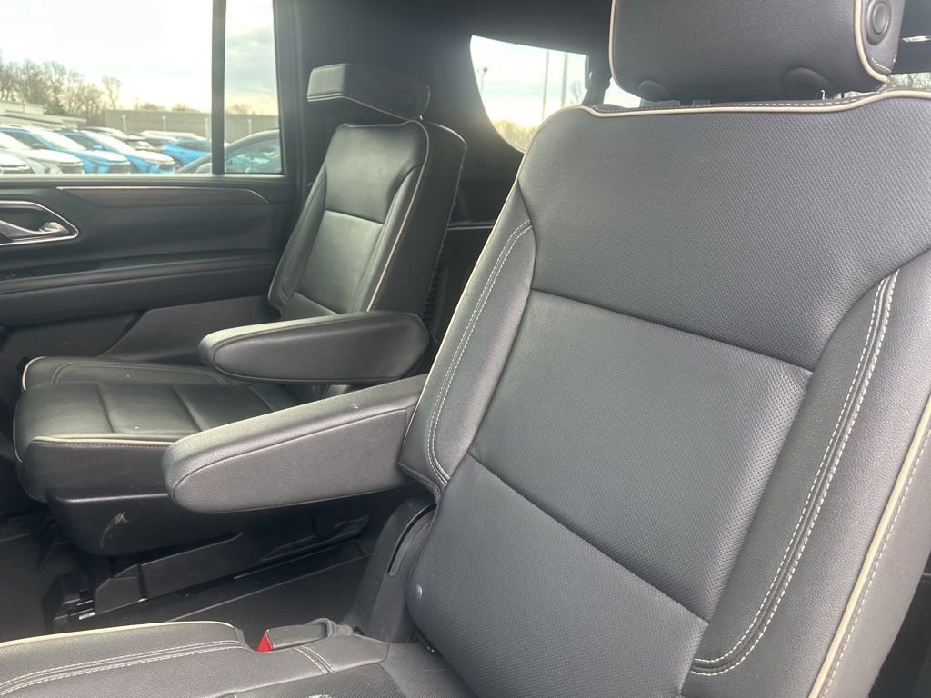 Used 2023 Chevrolet Suburban Premier image 12
