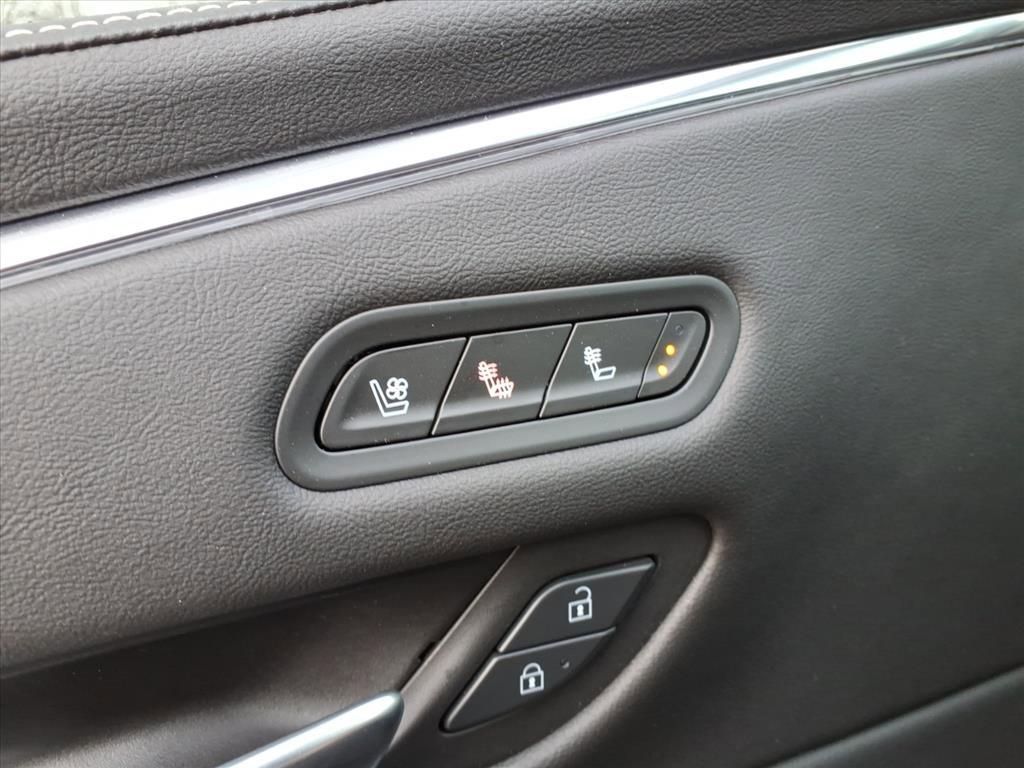 Used 2021 Cadillac Escalade Premium Luxury image 14