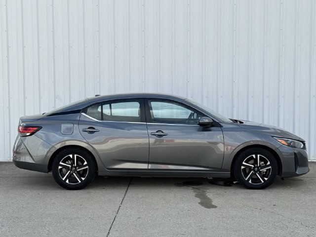 Used 2025 Nissan Sentra SV FWD image 3