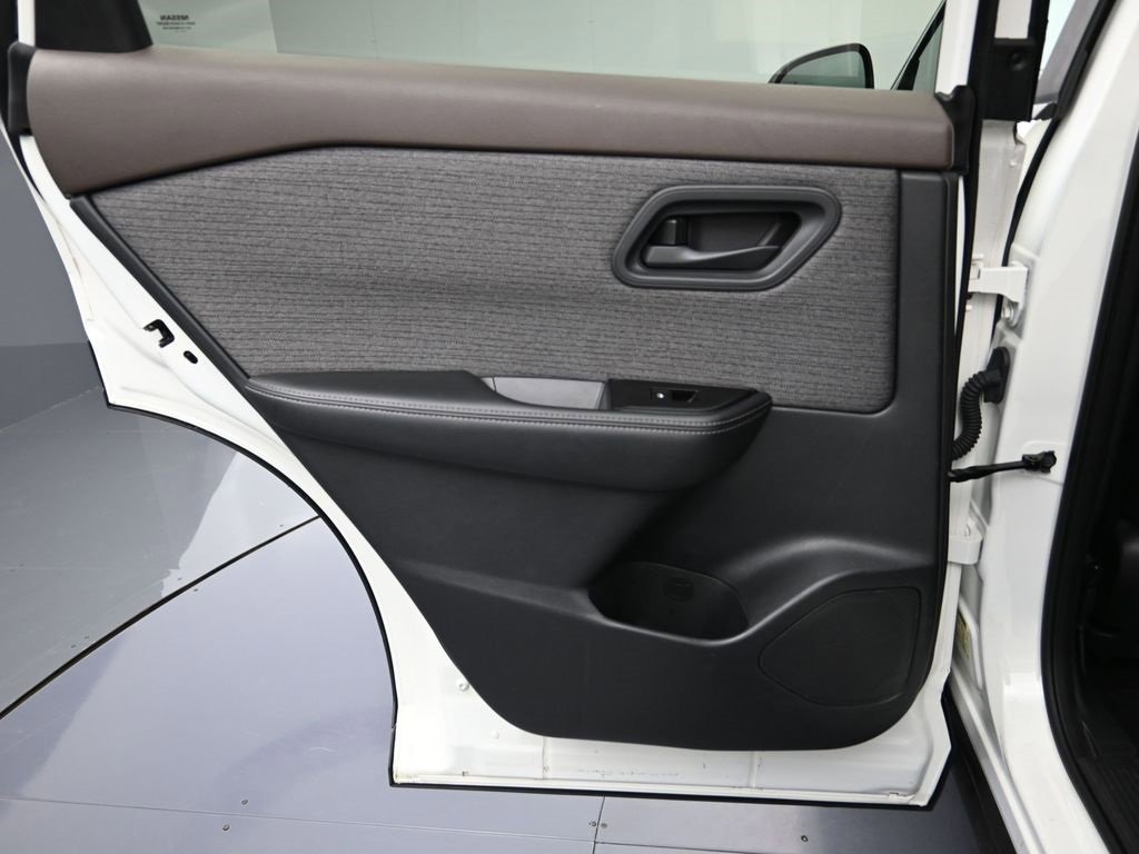 Used 2021 Nissan Rogue S image 20