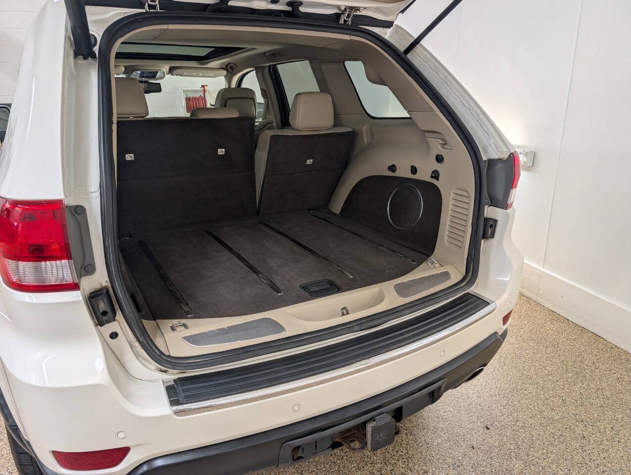 Used 2012 Jeep Grand Cherokee Overland w/ Mopar Chrome Edition Group AWD/4WD image 15