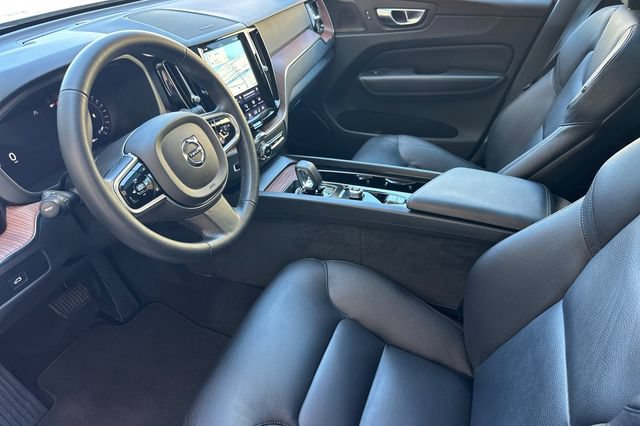 Used 2023 Volvo XC60 B5 Plus w/ Climate Package AWD/4WD image 9