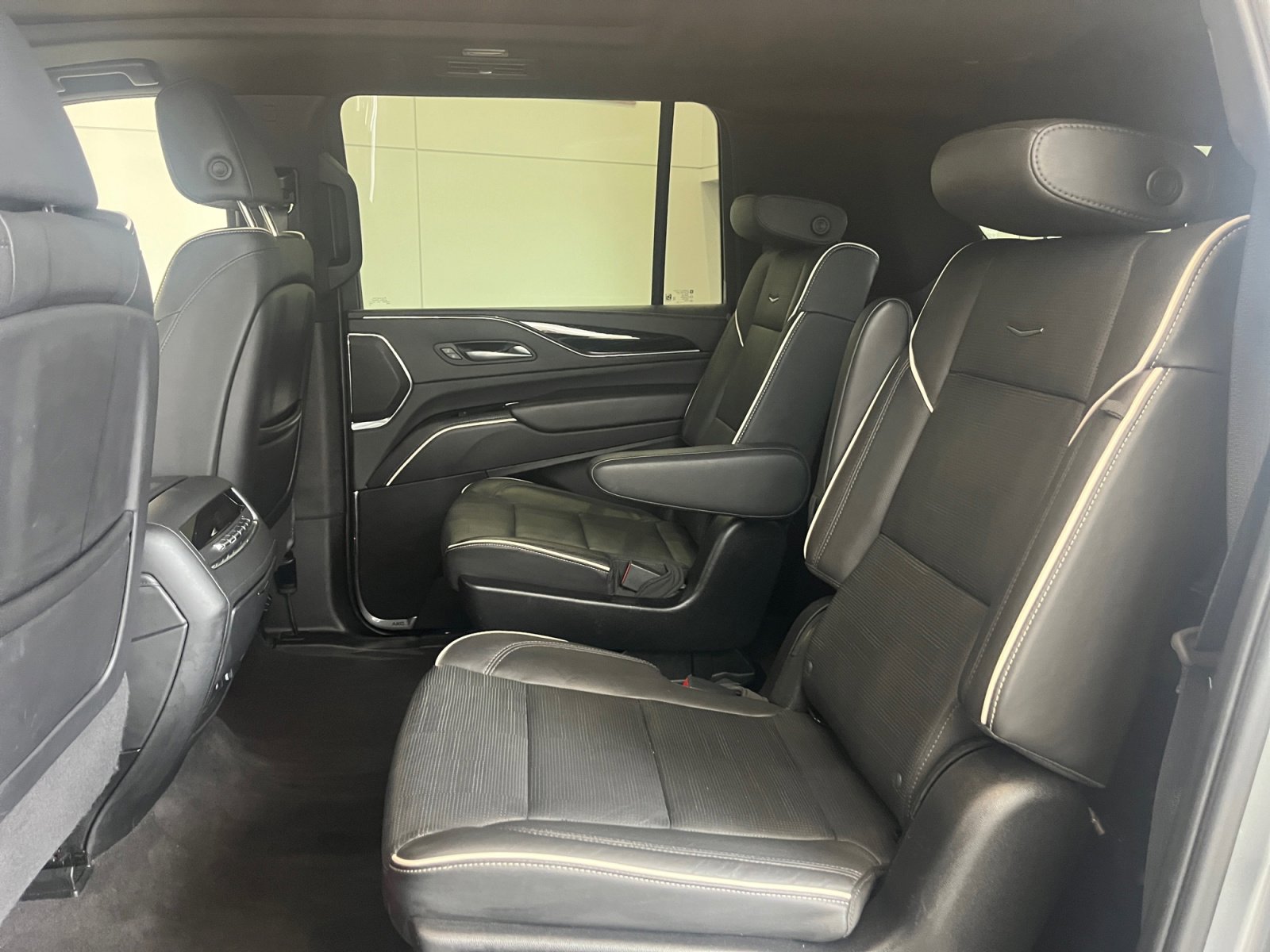 Used 2024 Cadillac Escalade ESV Sport image 16