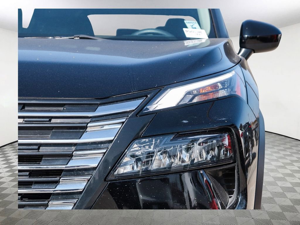 Used 2024 Nissan Rogue SV image 5