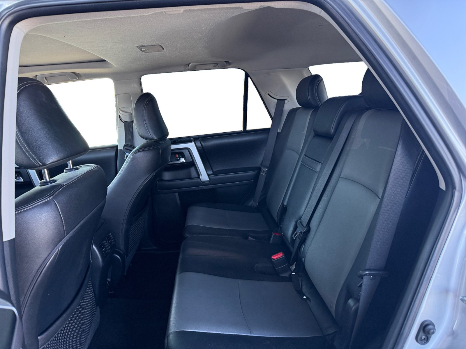 Used 2022 Toyota 4Runner SR5 Premium w/ Moonroof Package RWD image 11