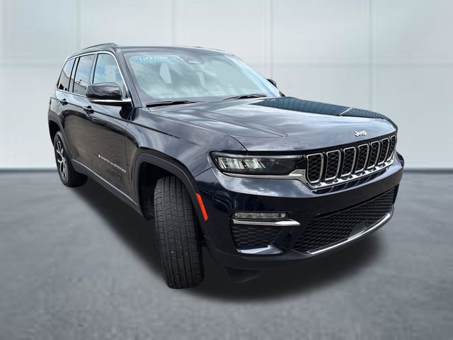 Used 2024 Jeep Grand Cherokee Limited AWD/4WD image 5