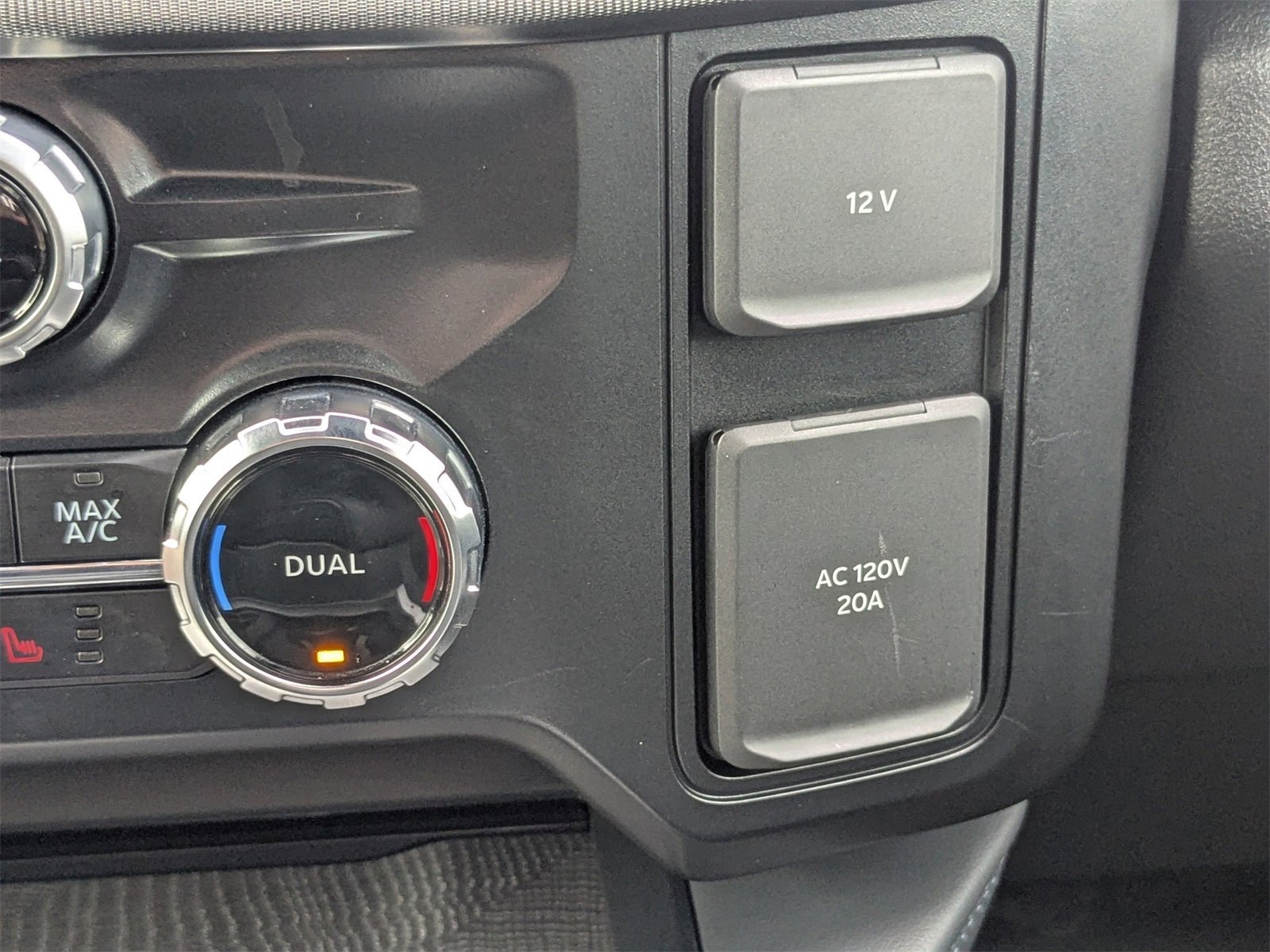 Used 2025 Ford F250 Platinum w/ FX4 Off-Road Package image 25