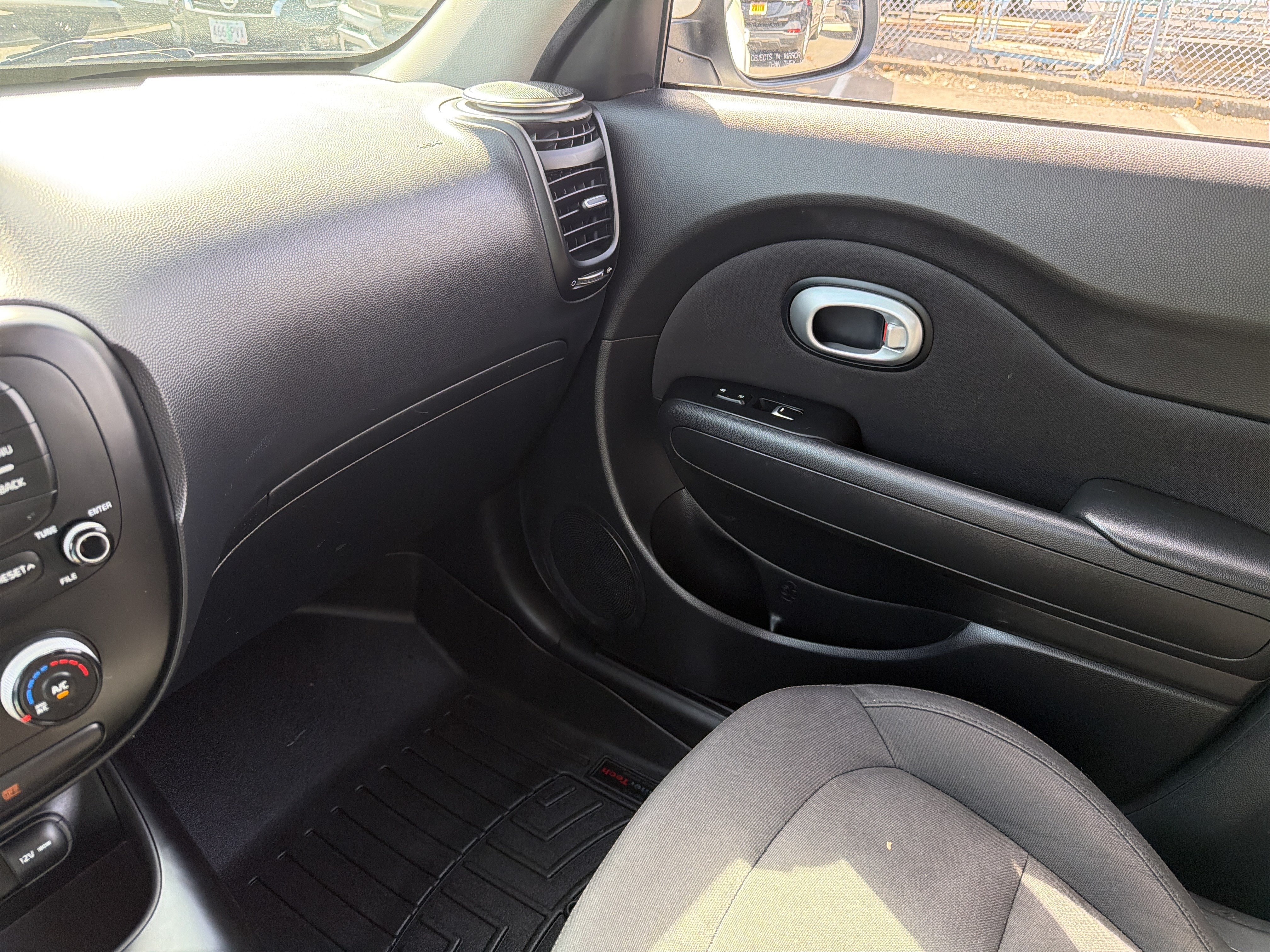 Used 2017 Kia Soul FWD image 24