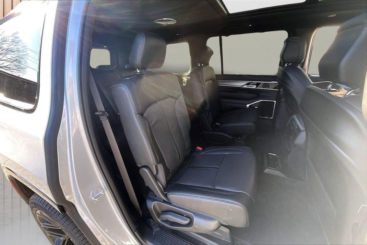 New 2026 Jeep Grand Wagoneer Limited AWD/4WD image 23