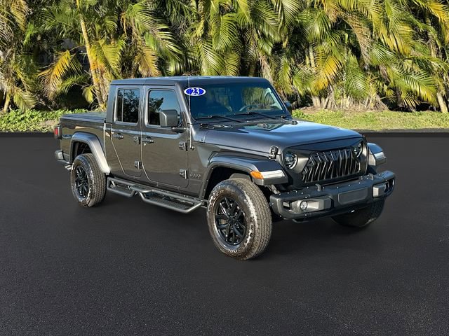 Used 2023 Jeep Gladiator Sport S image 2