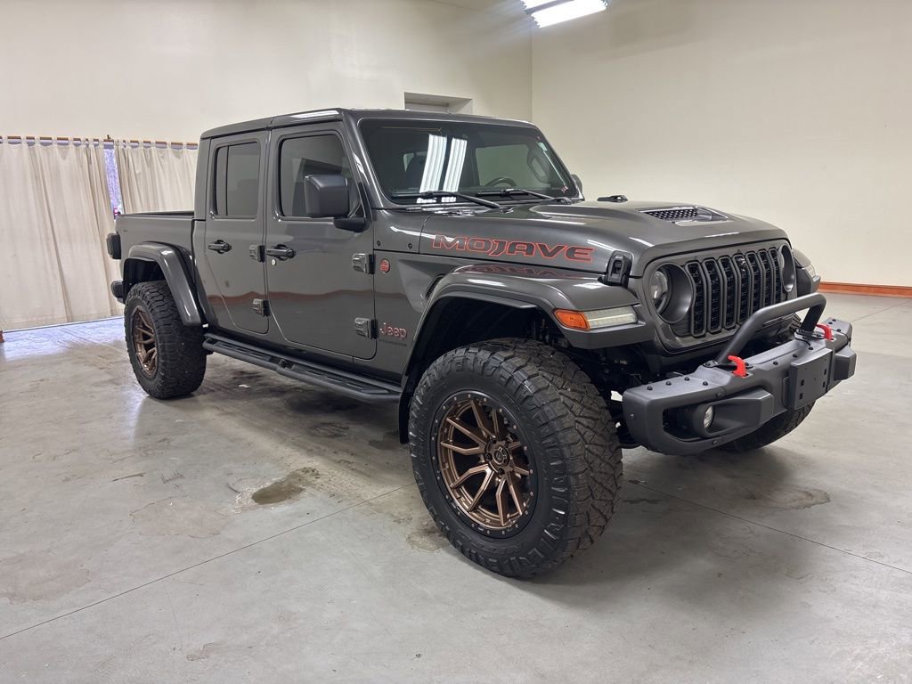 Used 2024 Jeep Gladiator Mojave image 2