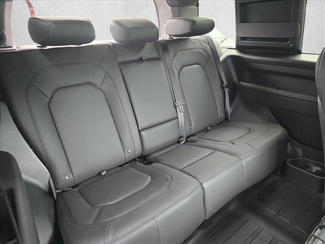 New 2026 Land Rover Defender 90 X-Dynamic SE AWD/4WD image 12