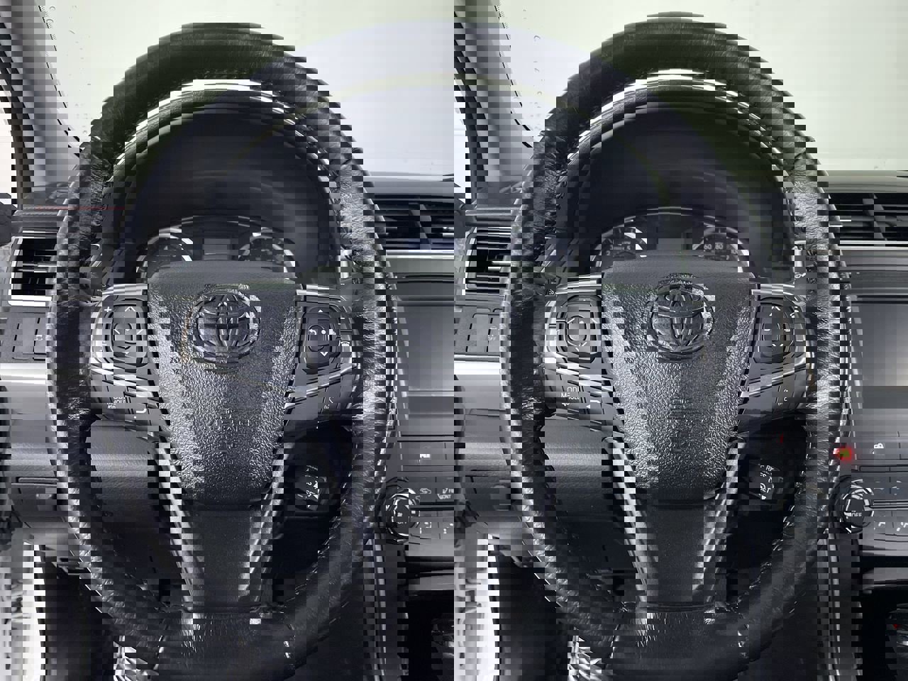 Used 2017 Toyota Camry SE image 14