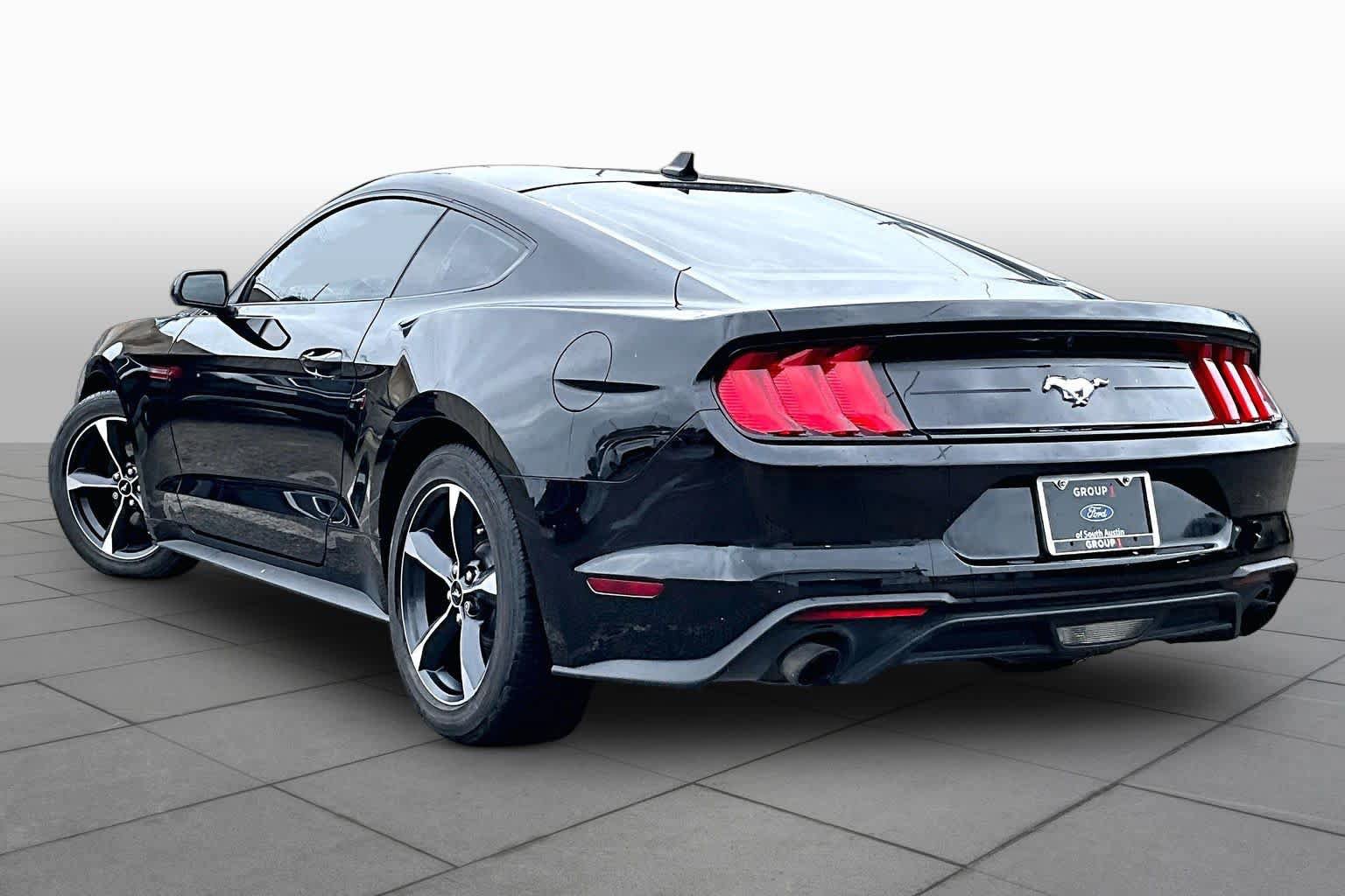 Used 2022 Ford Mustang Coupe RWD image 12