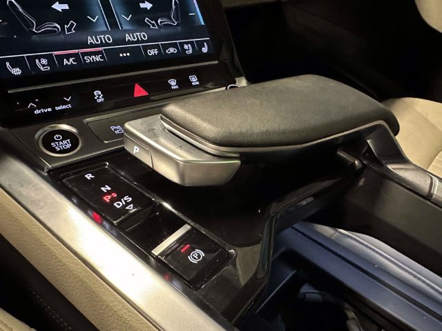 Certified 2024 Audi Q8 e-tron Premium Plus w/ Premium Plus Package AWD/4WD image 28