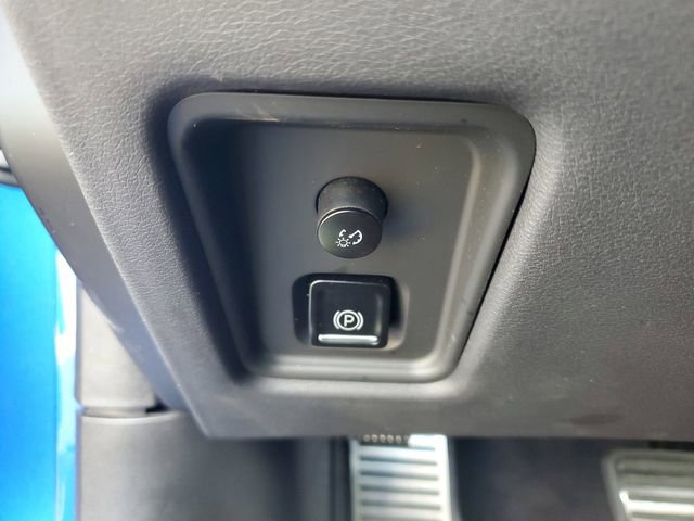 Certified 2023 Chevrolet Corvette Stingray Convertible w/ Z51 Performance Package image 23