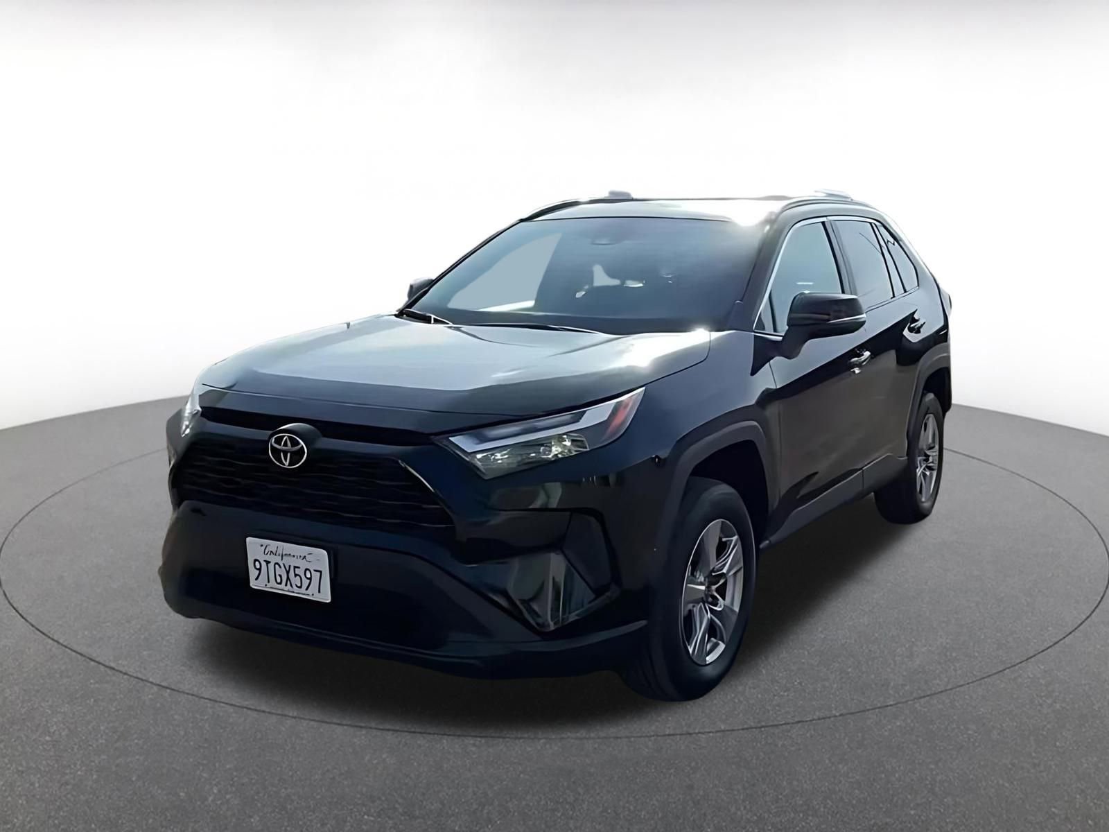 Used 2025 Toyota RAV4 XLE image 4