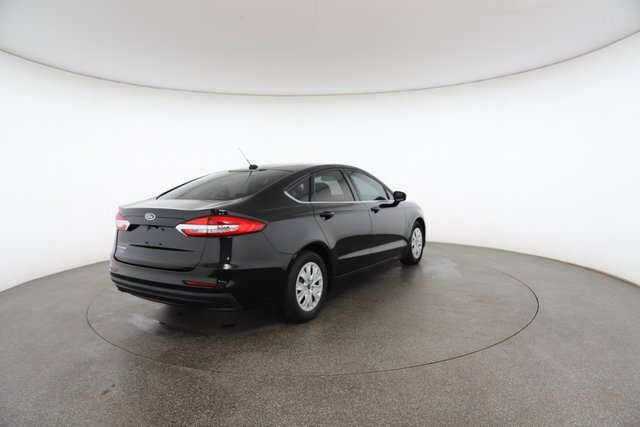 Used 2019 Ford Fusion S image 17