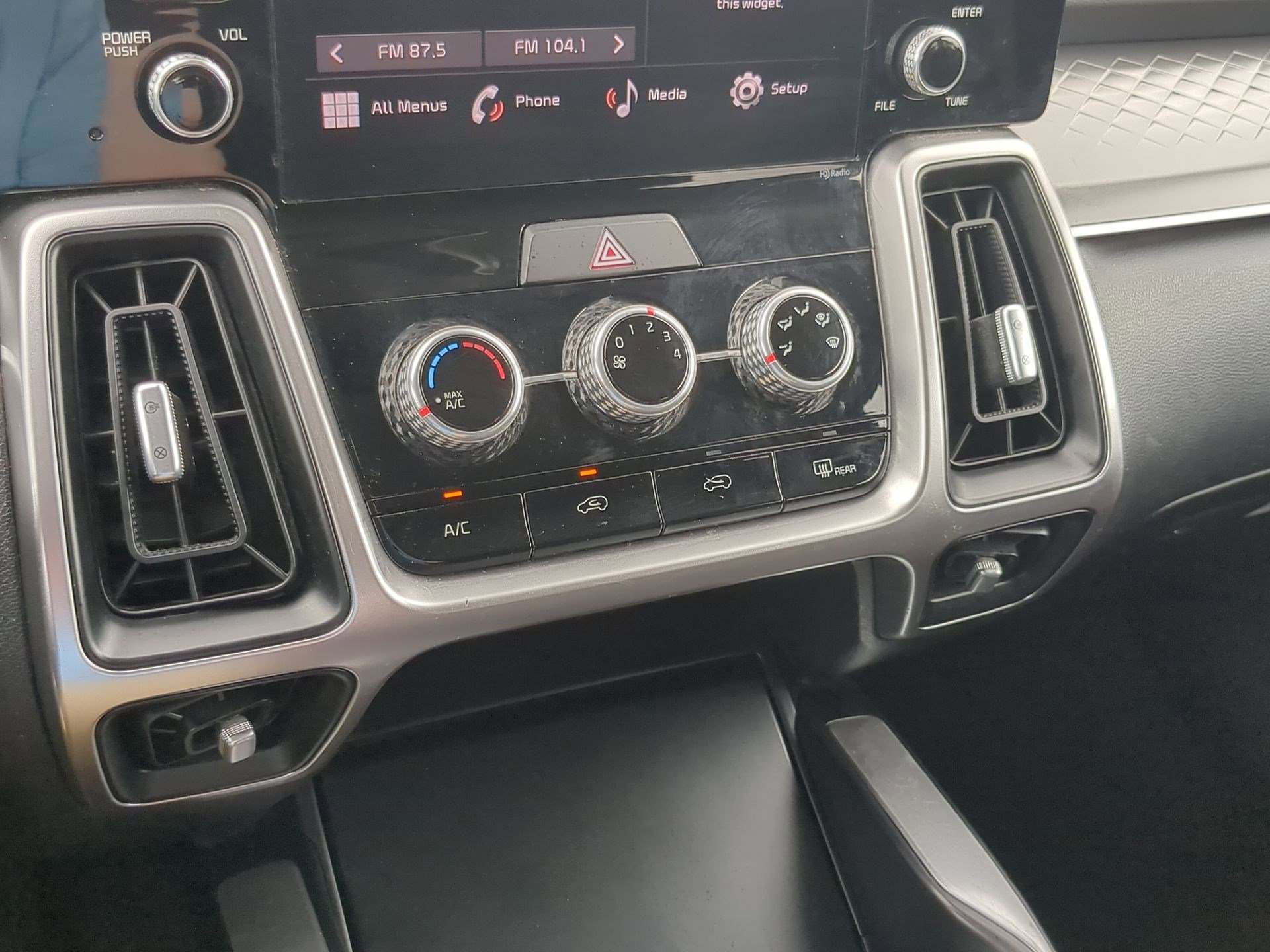 Used 2022 Kia Sorento LX image 16