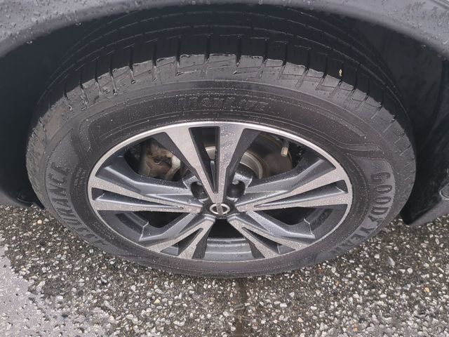 Used 2017 Nissan Rogue SL w/ SL Premium Package image 10