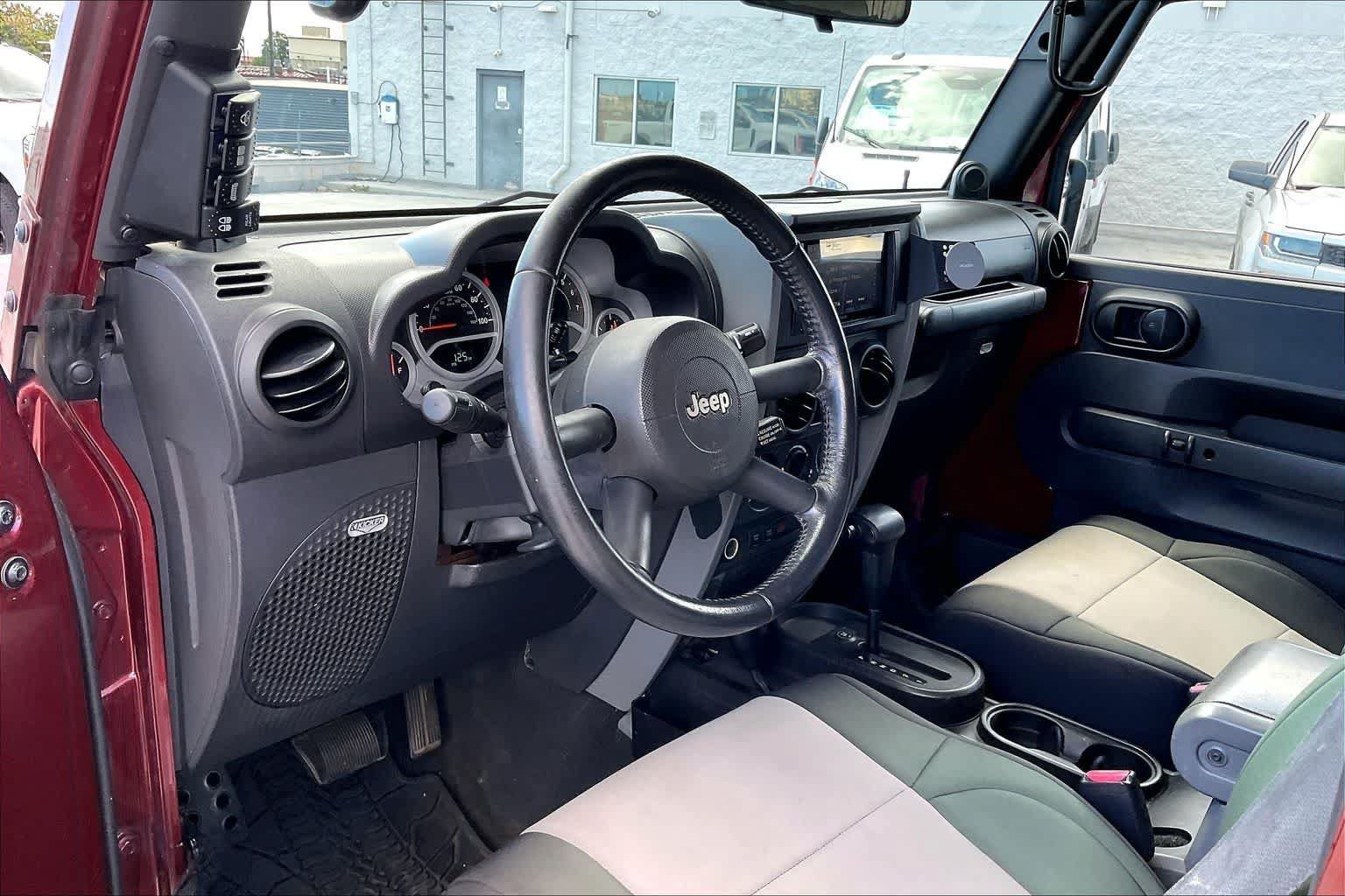 Used 2009 Jeep Wrangler Unlimited Rubicon w/ Trailer Tow Group AWD/4WD image 2