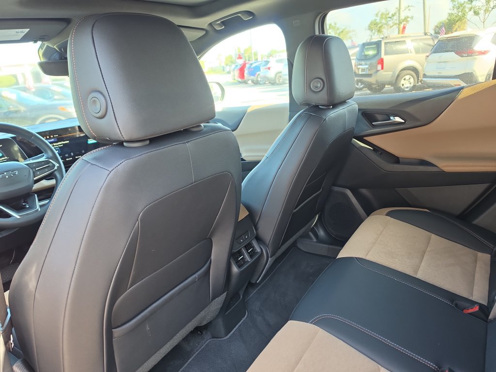 Used 2025 Chevrolet Equinox ACTIV w/ Safety and Technology Package FWD image 11