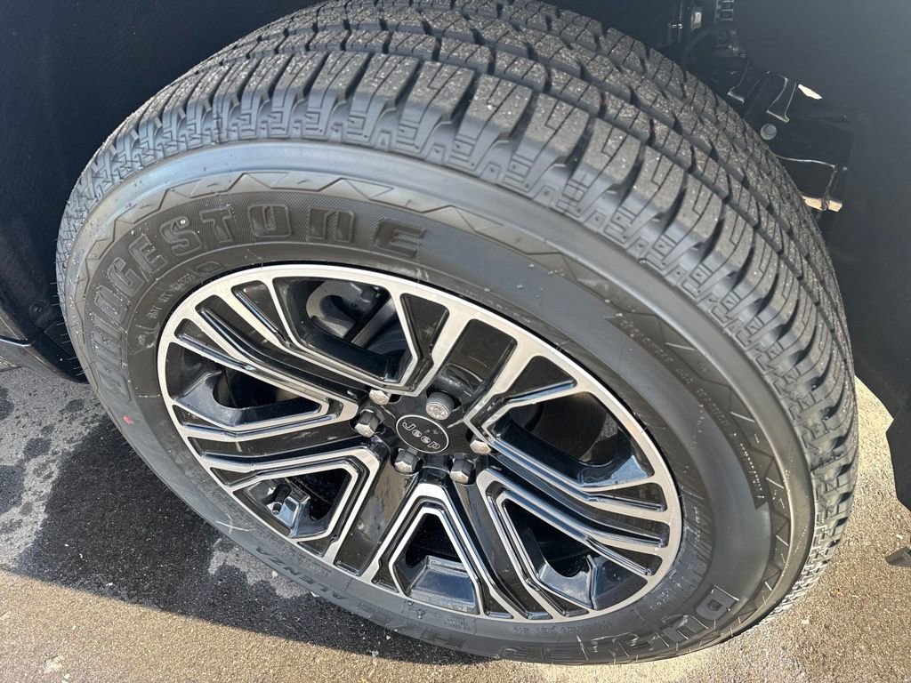 New 2026 Jeep Grand Wagoneer L 4WD w/ Premium Group I image 35